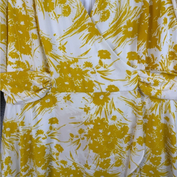 Lane Bryant golden yellow floral faux wrap dress size 18 preowned - Picture 4 of 11